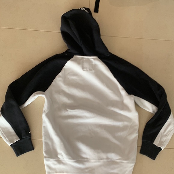 Hollister white with black trim hoodie. Size medium. Excellent condition. - Picture 5 of 6